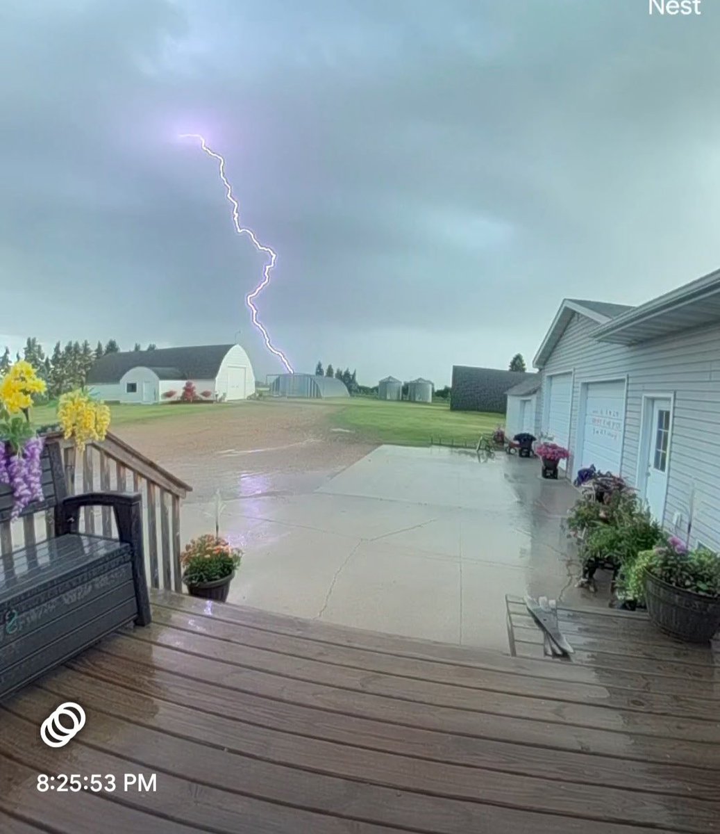 Doorbell camera at my  mom and dad’s place caught a great picture tonight. Terrebonne, MN <a href="/NWS/">National Weather Service</a> <a href="/ValleyNewsLive/">Valley News Live</a> <a href="/weatherchannel/">The Weather Channel</a>