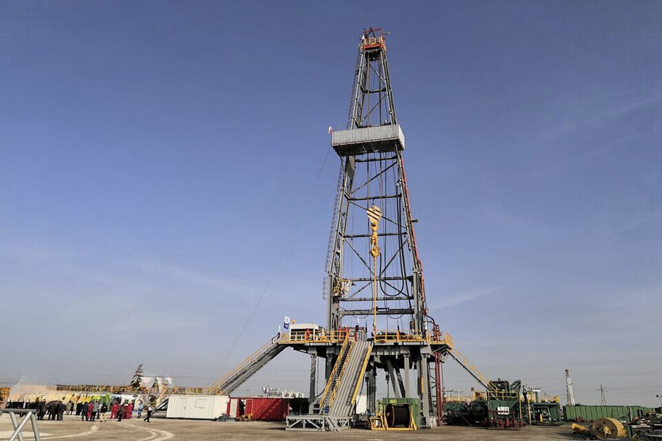 roydadnaft's tweet photo. #NIDC's CEO prioritizes localizing key #equipment and increasing domestically #manufactured components in #drilling projects, resulting in $7 million savings from the #construction of its third #domestically #built rig.
https://t.co/rMfPbDckbH https://t.co/g2urwNaKfE