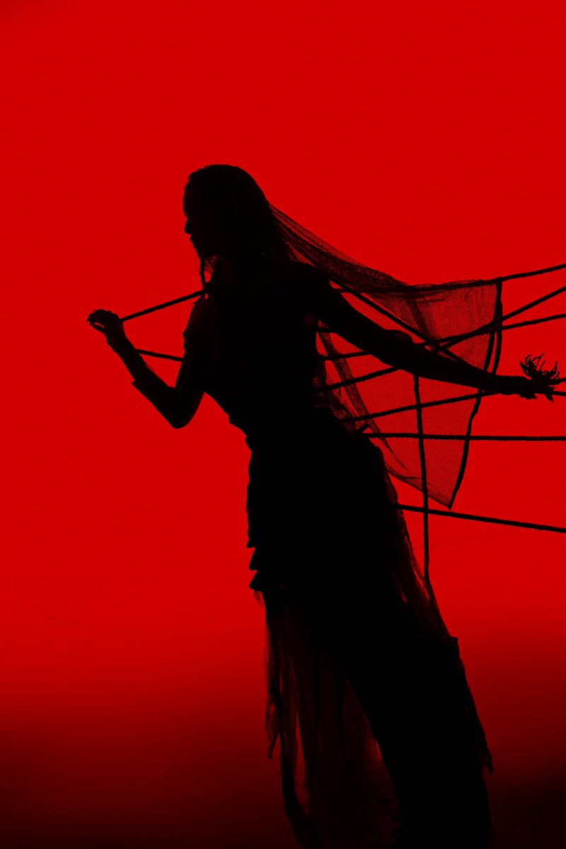 Special Stage 𝗗-𝟯
Chains pressed into red light and shadow.
In the instant the stage ignites, the binds once etched into bone and blood will be reborn as wings.
The path of their breaking free will pierce the night sky and become new starlight.

#RED #R_E_D