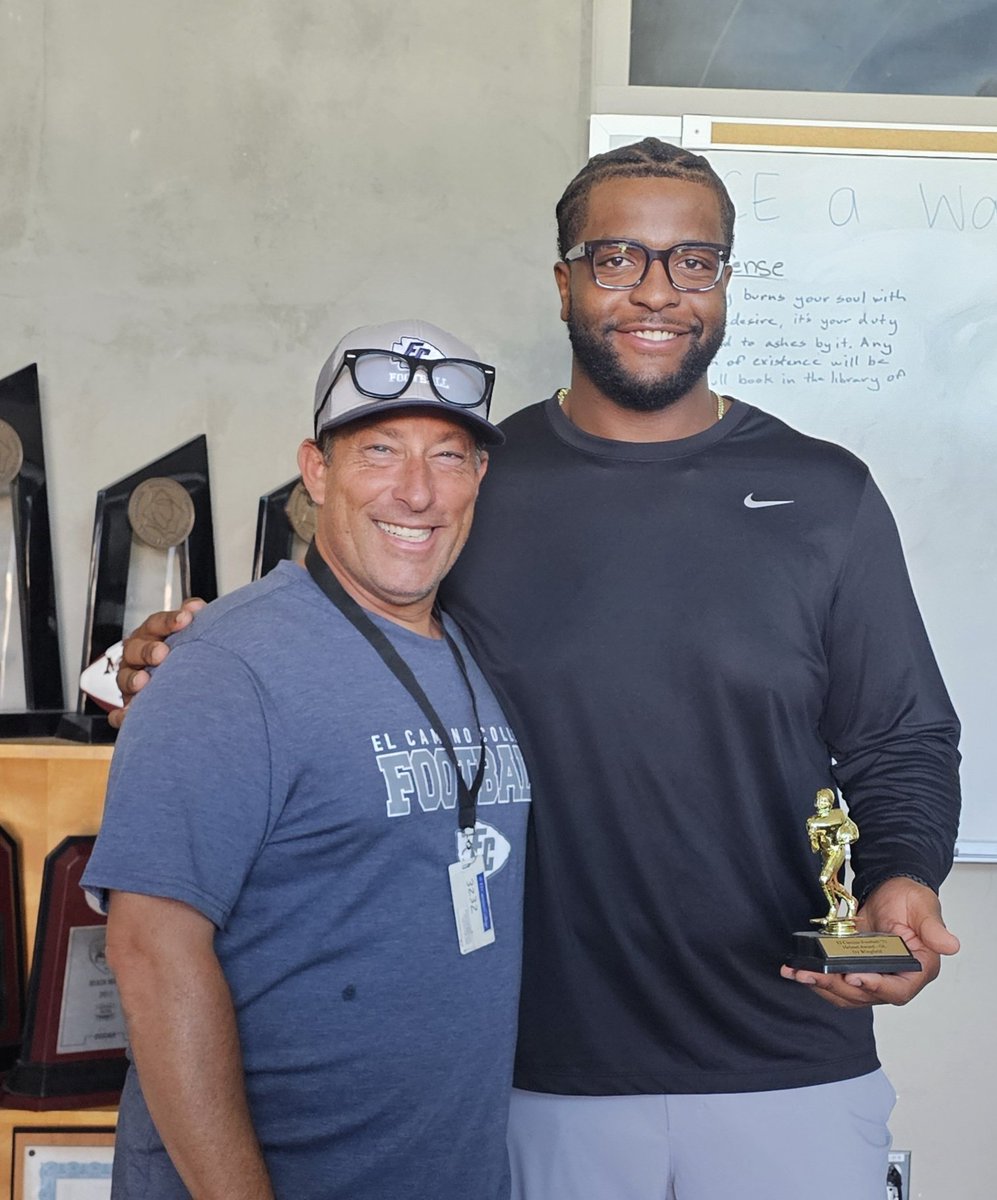 FBWarriorsECC's tweet image. Today seemed like a good day for former El Camino Warrior and current USC OL DJ Wingfield to pick up his 2021 Helmet Trophy Award