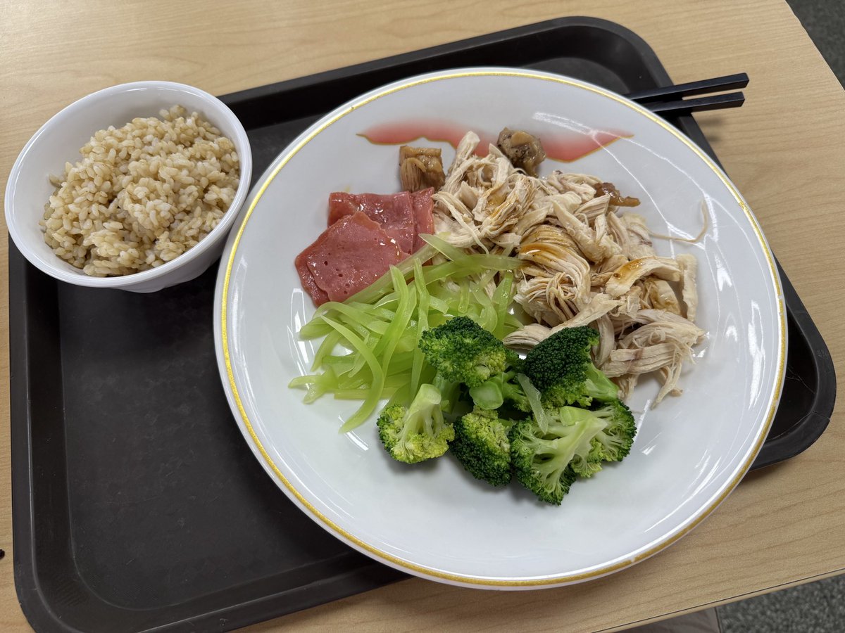 CraaaaigL's tweet photo. 我真的超喜欢吃鸡胸肉
就好像我超喜欢吃木屑一样 https://t.co/IcH01rwtyw