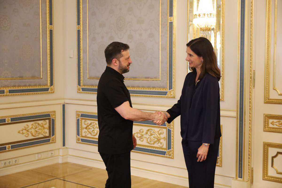 SwissUA's tweet image. Yesterday, the President of the National Council of the Swiss Parliament, Maja Riniker, arrived in Kyiv and met with 🇺🇦 leadership - President Zelenskyy and Chairman of the Verkhovna Rada Stefanchuk. 
🇨🇭remains a reliable partner to 🇺🇦 and continues high-level political dialogue.