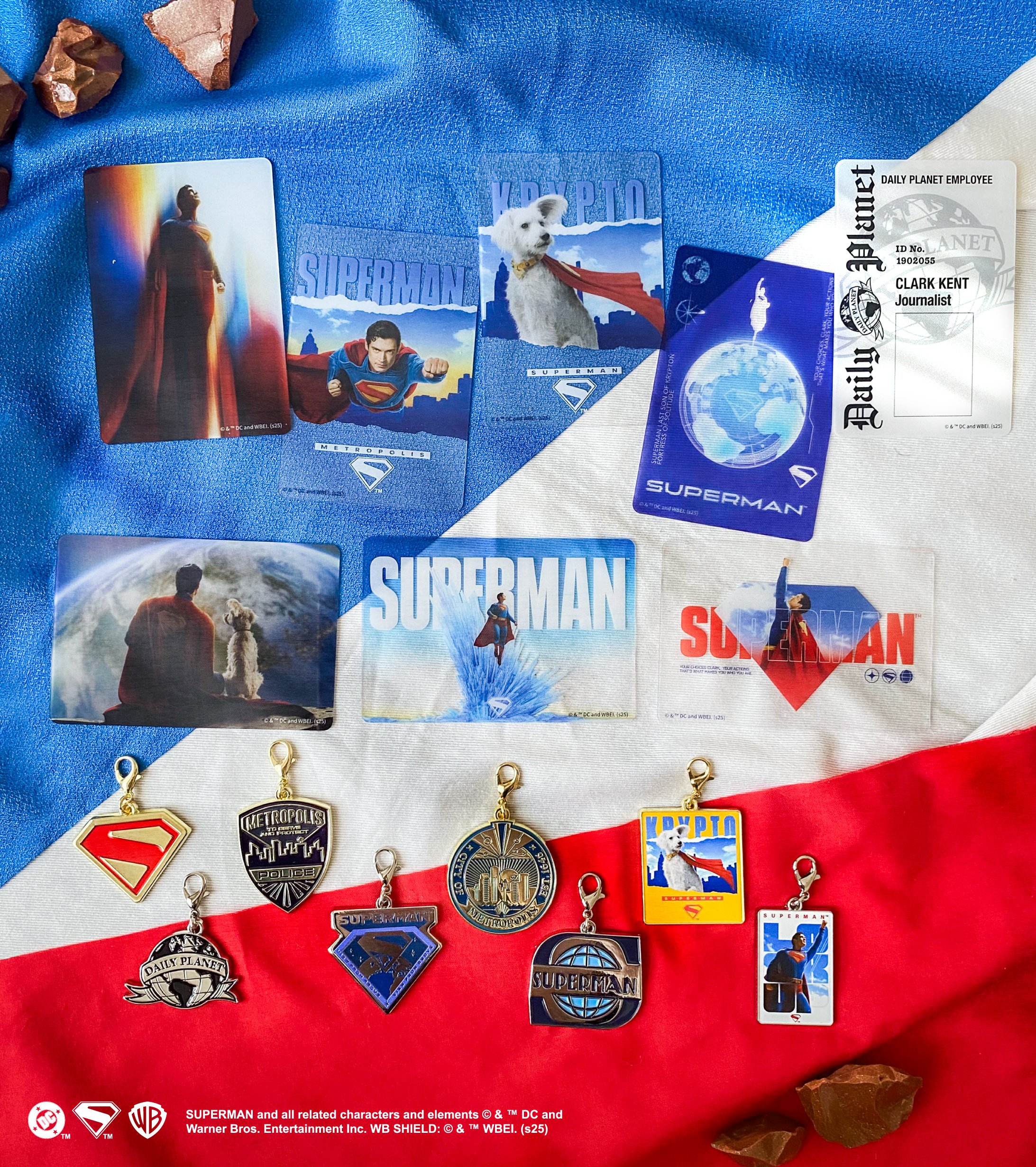 映画　スーパーマン　グッズ　缶バッジ　メタルチャーム　ステッカー　クリプト 映画『スーパーマン』公式サイト｜大ヒット上映中