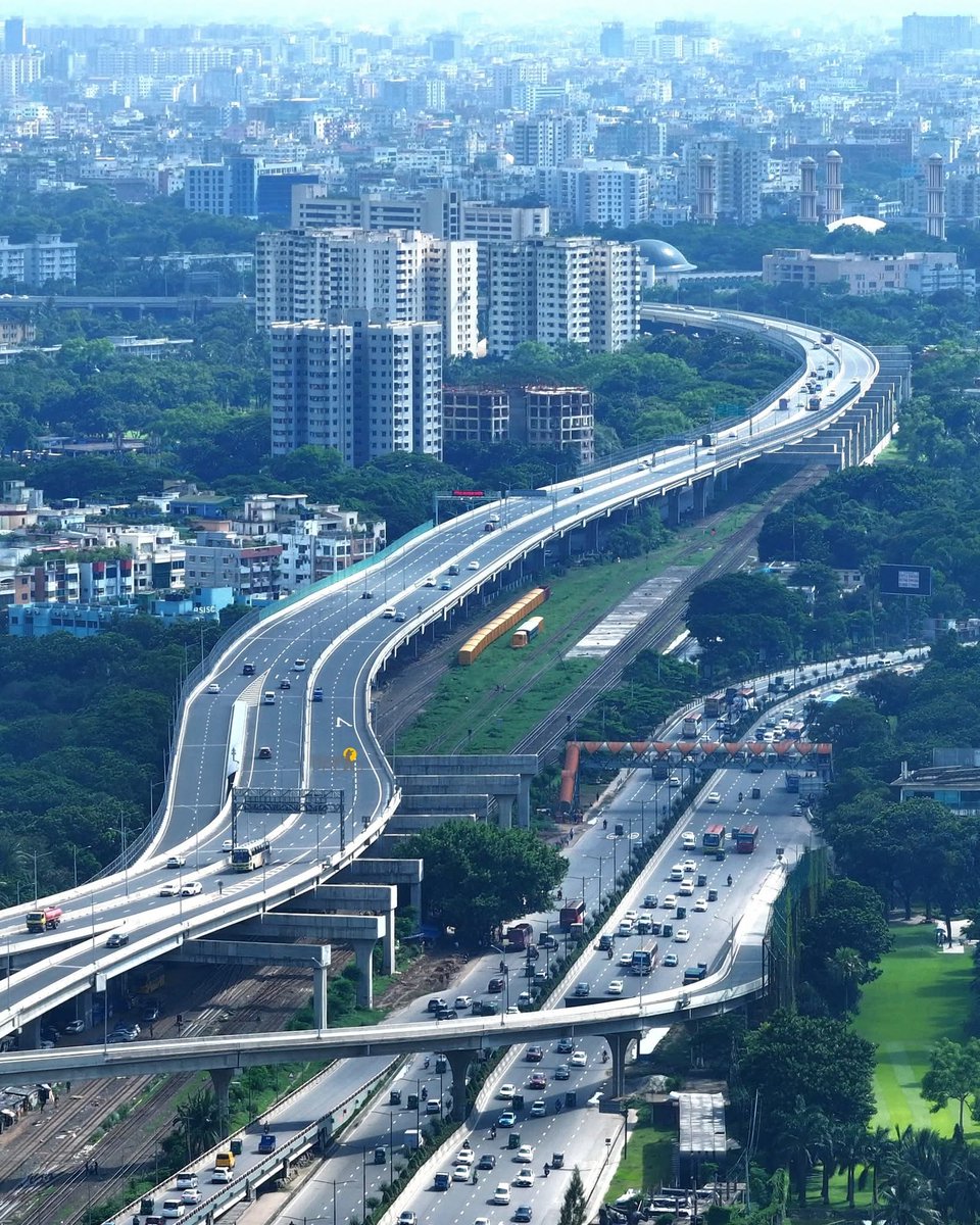 EverydayBGD's tweet photo. Dhaka expressway. 📸 Mominul Islam Momin. #sky #waterresources #everydaybangladesh #everydaybd #everydaybgd #everydayeverywhere #everydayasia #beautifulbangladesh #explore #life #photooftheday #photography #photographs https://t.co/9lQp4F88ZL