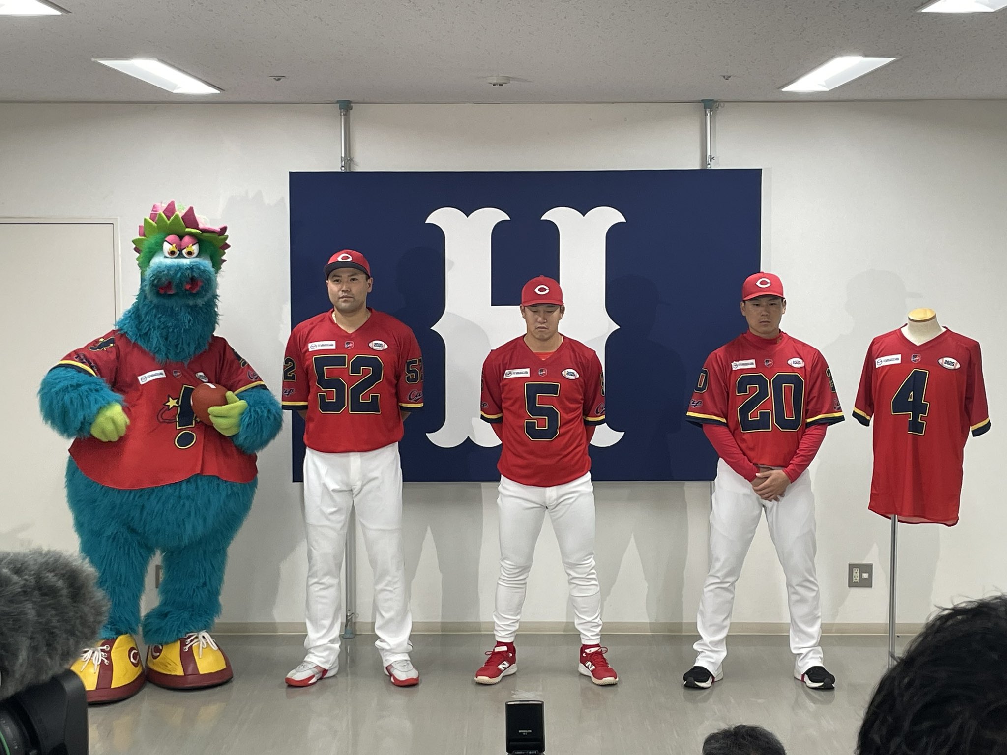 9/22(祝)中日ドラゴンズ vs 広島東洋カープ プラチナ バックネット裏 中日ドラゴンズvs広島東洋カープ - Search / X
