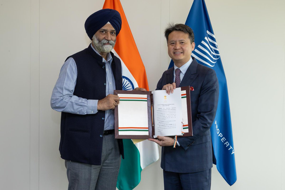 India at UN, Geneva (@indiaungeneva) on Twitter photo Powering the future: Deepening 🇮🇳-WIPO partnership in #IP & innovation!
Secretary <a href="/DPIITGoI/">DPIIT India</a> met DG <a href="/WIPO/">World Intellectual Property Organization (WIPO)</a> for fruitful discussions on the sidelines of <a href="/WIPO/">World Intellectual Property Organization (WIPO)</a>’s 66th General Assemblies;
Also handed over documents regarding India’s accession to Strasbourg Agreement. Powering the future: Deepening 🇮🇳-WIPO partnership in #IP & innovation!
Secretary <a href="/DPIITGoI/">DPIIT India</a> met DG <a href="/WIPO/">World Intellectual Property Organization (WIPO)</a> for fruitful discussions on the sidelines of <a href="/WIPO/">World Intellectual Property Organization (WIPO)</a>’s 66th General Assemblies;
Also handed over documents regarding India’s accession to Strasbourg Agreement.