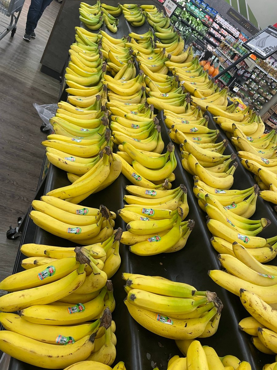 Did you see $banana touch 20k MC last night? 

There’s a GC already and a website, the dev and community are building on base, it’s launched through clanker!

Might be nothin, could be somethin! 

CA: 0x67b3be9333c3f1d7deb20b644682ae23052c9b07

As always Nfa DYOR.