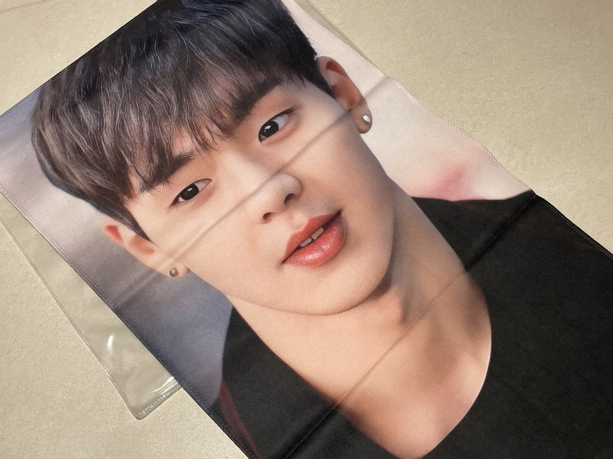 _mmm__h_'s tweet photo. 몬스타엑스 셔누 슬로건 양도

운미포 1.7
보관만 해서 상태 좋아요!

몬엑 콘서트 mx monstax https://t.co/LySWQhkJzX