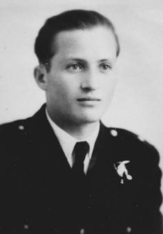 Greg_Slizewski's tweet image. 8 VII 1916 r. urodził się Józef Bondar. We IX'39 pilot 151 EM. We 🇫🇷trafił do Rabatu w Afryce Pn. W 🇬🇧 w 303 DM. 28 VI 1941 r. eskortował bombowce atakujące Comines. Zestrzelony prawdopodobnie przez Uffz. Babenza z 3./JG 26, zginął. 5 dni wcześniej zgłosił zestrz. prawd. Bf 109.