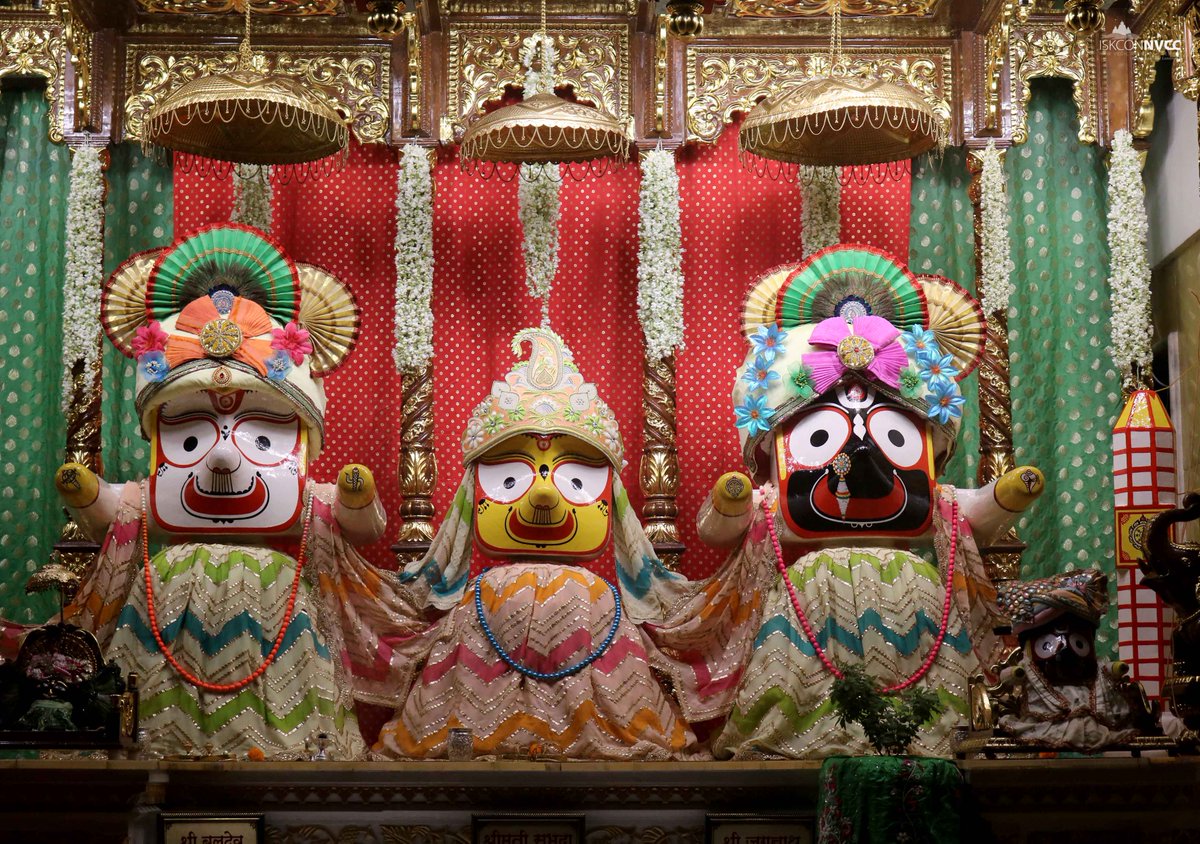ISKCONPune's tweet photo. 🌷Mangal Arati Darshan🌷🗓08/07/2025🙏 🚩@ISKCONNVCCPune🚩
.
.
#ISKCON #ISKCONNVCC #ISKCONNVCCPune #ISKCONPune
#8thjuly #8thjuly2025 #Tuesday #Vrindavan
#Harinaamsankirtan #Radheshyamdas #Radheradhe
#Sankirtan #Kirtan #Mayapur #Prabhupada #iskconmandir
#GVE #GovardhanEcoVillage https://t.co/AyNty9aB6l