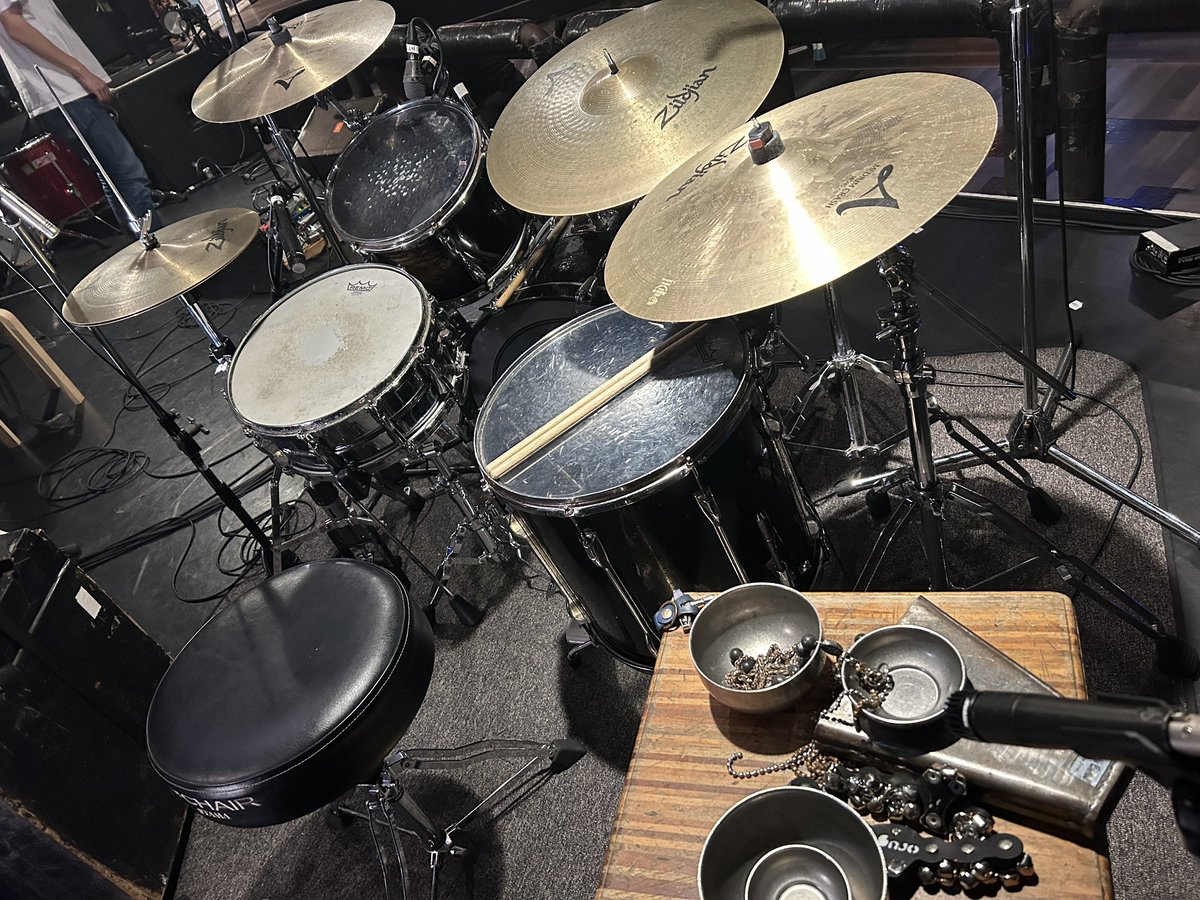 ちなみに
昨夜のドラムは
小物類以外は全部ハコのものをお借りしてます

最近は必要でない限りは極力現地のものを自分なりにチューニングして使用します🥁

やる気がないわけではないんです、そういうモードなのです
(決して、サクッと飲みに行きたいわけではない、笑)