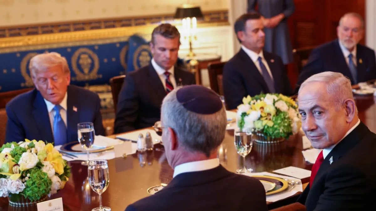 Trump, Netanyahu’yu Beyaz Saray’da ağırladı. Görüşmede İran ile önümüzdeki hafta temas kurulabileceğini belirten Trump, Gazze'de ateşkes için "bir engel olmadığını" söyledi.
Öte yandan Netanyahu Trump'ı Nobel Barış Ödülüne aday gösterdi. İsrail Başbakanı Trump'a kendisini Nobel