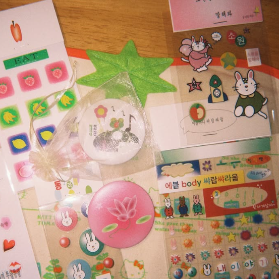 moongu_fair's tweet image. ✧₊°✨문구전 23 일산 참가자 라인업🪐*. ✩

문구&amp;amp;일러스트 페어 문구전에
참가하시는 구슬옥 작가님•*¨*•.¸¸🛸

𝗜𝗻𝘀𝘁𝗮𝗴𝗿𝗮𝗺 ‣ @ gusle_ok

🎟행사 상세 정보 『 comicw.co.kr/s/dycs 』

#문구전 #코믹월드 #7코