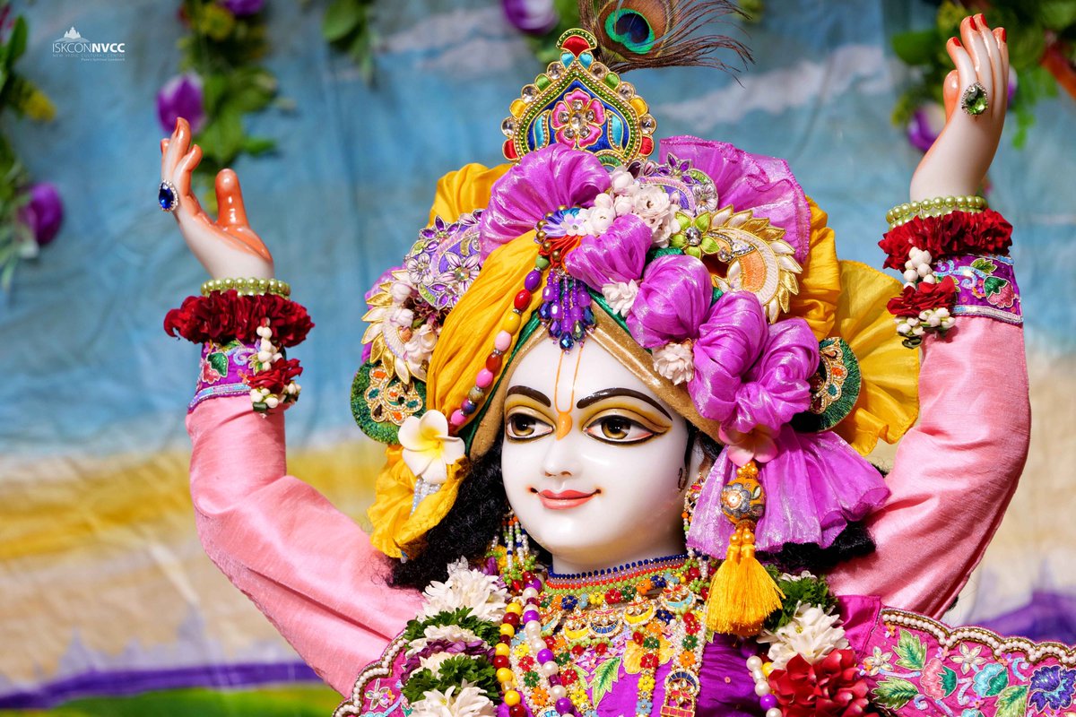 ISKCONPune's tweet photo. 🙏🏽Today's Darshan 📿 🗓08-07-2025🙏
🌷Sri Sri Gaur Nitai🌷
🚩@ISKCONNVCCPune🚩
.
.
#ISKCON #ISKCONNVCC #ISKCONNVCCPune #ISKCONPune
#8thjuly #8thjuly2025 #Tuesday #Vrindavan
#Harinaamsankirtan #Radheshyamdas #Radheradhe
#Sankirtan #Kirtan #Mayapur #Prabhupada #iskconmandir #GVE https://t.co/h6mlr8CgDd