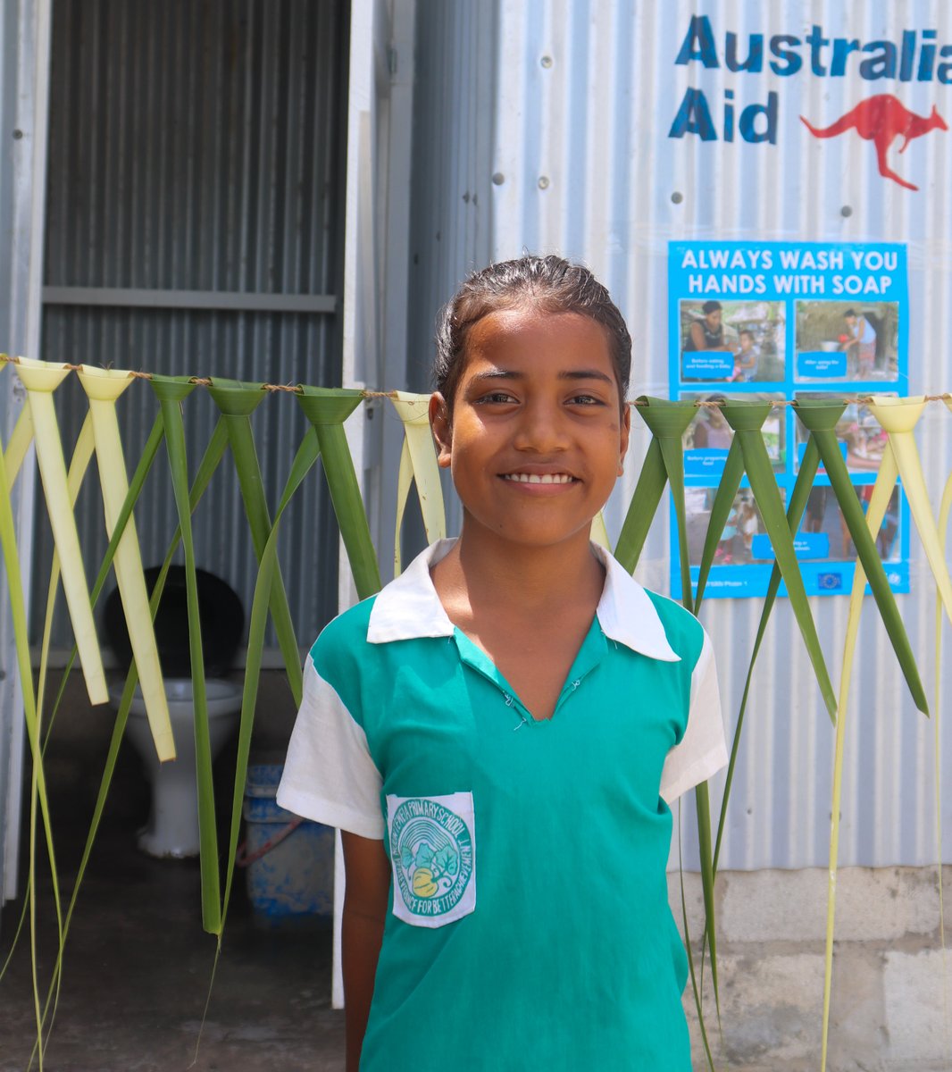 UNICEFPacific's tweet image. In Kiribati, @UNICEF has handed over newly constructed WASH facilities in two schools.
Thanks to support from @dfat, 10 schools across the country have received new WASH facilities, reaching over 1,400 children with access to clean water, sanitation & hygiene facilities.