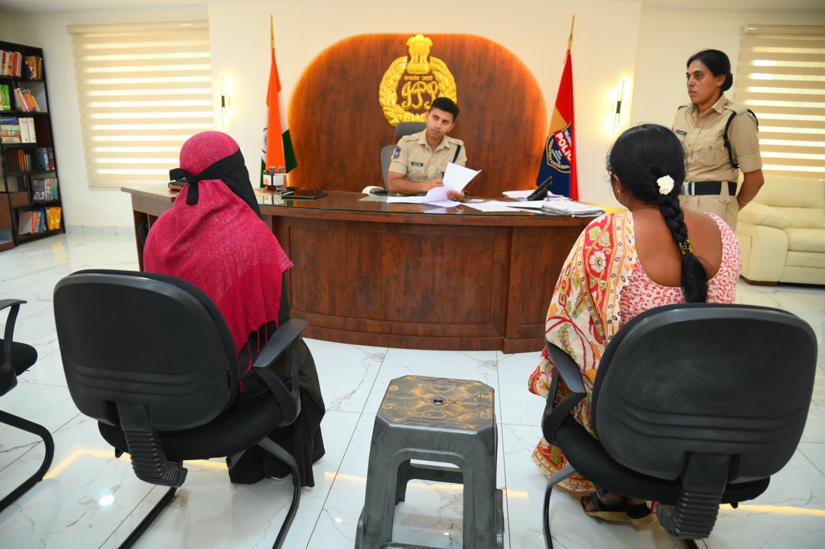 As part of the weekly Grievances Day held every Monday for the convenience of the public, District SP Shri Sharath Chandra Pawar IPS interacted directly with 68 petitioners from various parts of the district at the District Police Office. SP sir spoke to the concerned officials