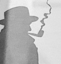 « C’était le Maigret maussade, aux mains derrière le dos, à la pipe vissée entre les dents, qui se tenait, l’échine ronde, dans un coin de la cellule. »

— Georges Simenon
#AuRdvDesTerresNeuvas