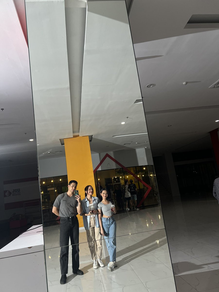 Yoshi Sudarso 🇮🇩🐉 (@yoshi_sudarso) on Twitter photo Syuting sampe malam tp untung co starsnya menyenangkan 🥰 Syuting sampe malam tp untung co starsnya menyenangkan 🥰