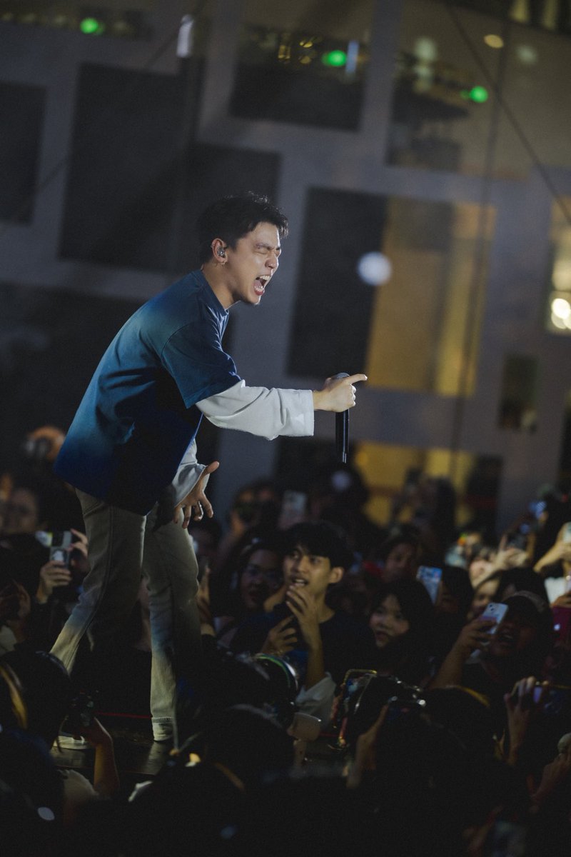 TalkinTrend's tweet image. อินทุกมิติ! ไปกับอัลบั้ม ‘III’ ใน Three Man Down Album Launch Concert &amp;amp; Exhibition ผ่านเสียง ภาพ และคอนเสิร์ต 1 ชั่วโมงเต็ม จาก Three Man Down พร้อมเผยคอนเสิร์ตใหญ่ปีหน้ามาแน่!

อ่านเพิ่มเติม &amp;gt;&amp;gt; facebook.com/share/16fge27d…

#ThreeManDownAlbumLaunch #ThreeManDown
#GeneLab #GMMMusic