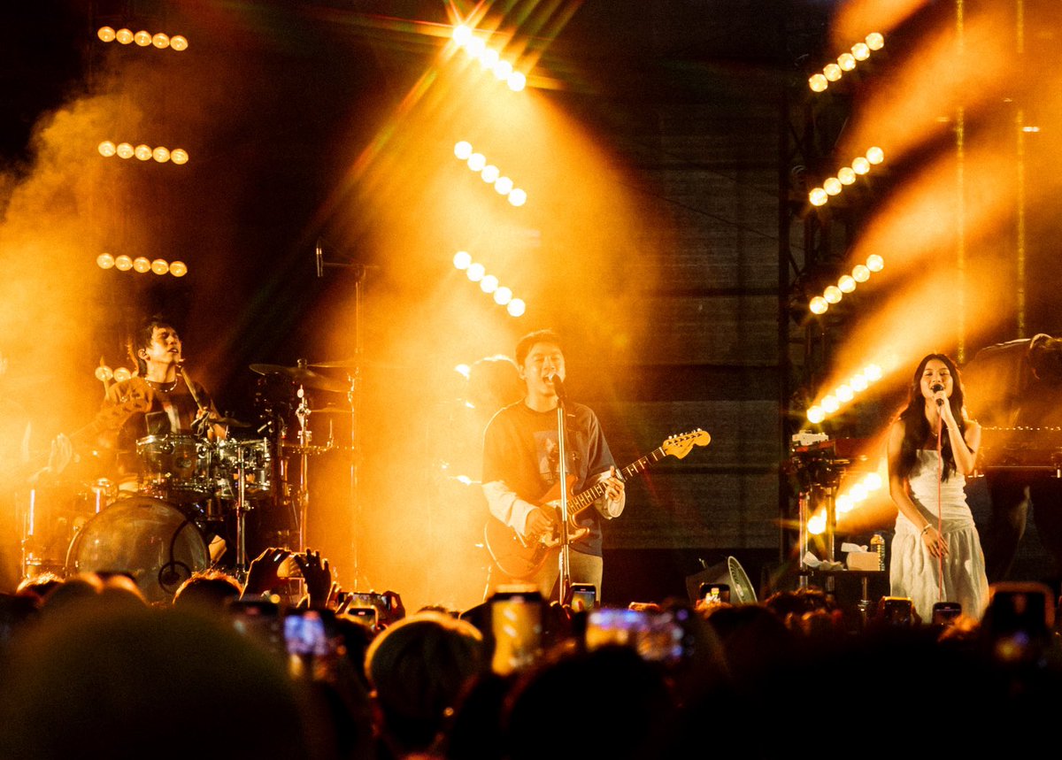 TalkinTrend's tweet image. อินทุกมิติ! ไปกับอัลบั้ม ‘III’ ใน Three Man Down Album Launch Concert &amp;amp; Exhibition ผ่านเสียง ภาพ และคอนเสิร์ต 1 ชั่วโมงเต็ม จาก Three Man Down พร้อมเผยคอนเสิร์ตใหญ่ปีหน้ามาแน่!

อ่านเพิ่มเติม &amp;gt;&amp;gt; facebook.com/share/16fge27d…

#ThreeManDownAlbumLaunch #ThreeManDown
#GeneLab #GMMMusic