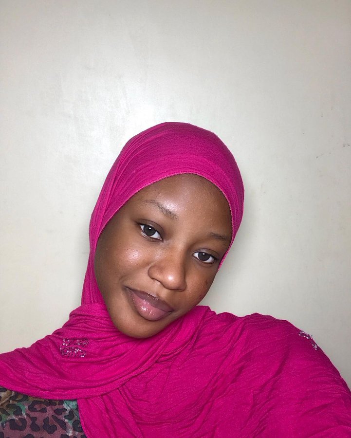___ZOYAH's tweet image. I’m 19, Do you love me￼?