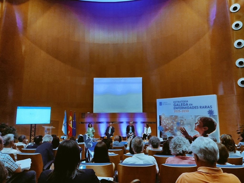 Laura Quintas (@lauraquintasl) on Twitter photo Hoxe estamos na presentación da Estratexia Galega de Enfermidades Raras 2025-2030 #EnfermedadesRaras da <a href="/SanidadeXunta/">Consellería de Sanidade</a> Hoxe estamos na presentación da Estratexia Galega de Enfermidades Raras 2025-2030 #EnfermedadesRaras da <a href="/SanidadeXunta/">Consellería de Sanidade</a>