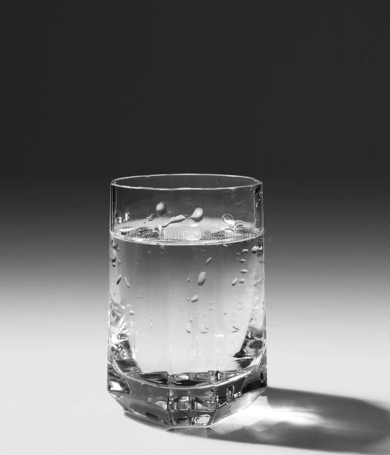 Yootu1315395's tweet image. Se como el agua: 
no es lujosa…
pero sí muy valiosa.