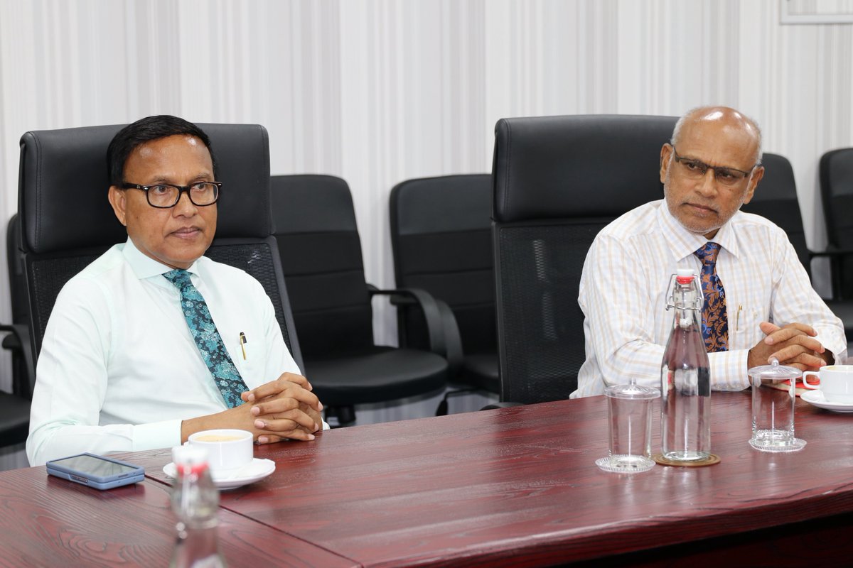 ވަޒީރު ޑރ. ޢަލީ ޙައިދަރު ސިވިލް ސަރވިސް ކޮމިޝަންގެ މެންބަރުންނާ މިއަދު ބައްދަލު ކުރެއްވުން. މި ބައްދަލު ކުރެއްވުމުގައި ސިވިލް ސަރވިސް ކޮމިޝަނުން ކުރިއަށް ގެންދާ މުވައްޒަފުން ތަމްރީނު ކުރުމުގެ ޕްރޮގްރާމްތަށް އިތުރަށް ހަރުދަނާ ކުރުމަށް މަޝްވަރާ ކުރެއްވި.  އެކަށީގެންވާ ސްކިލްސް ނީޑް