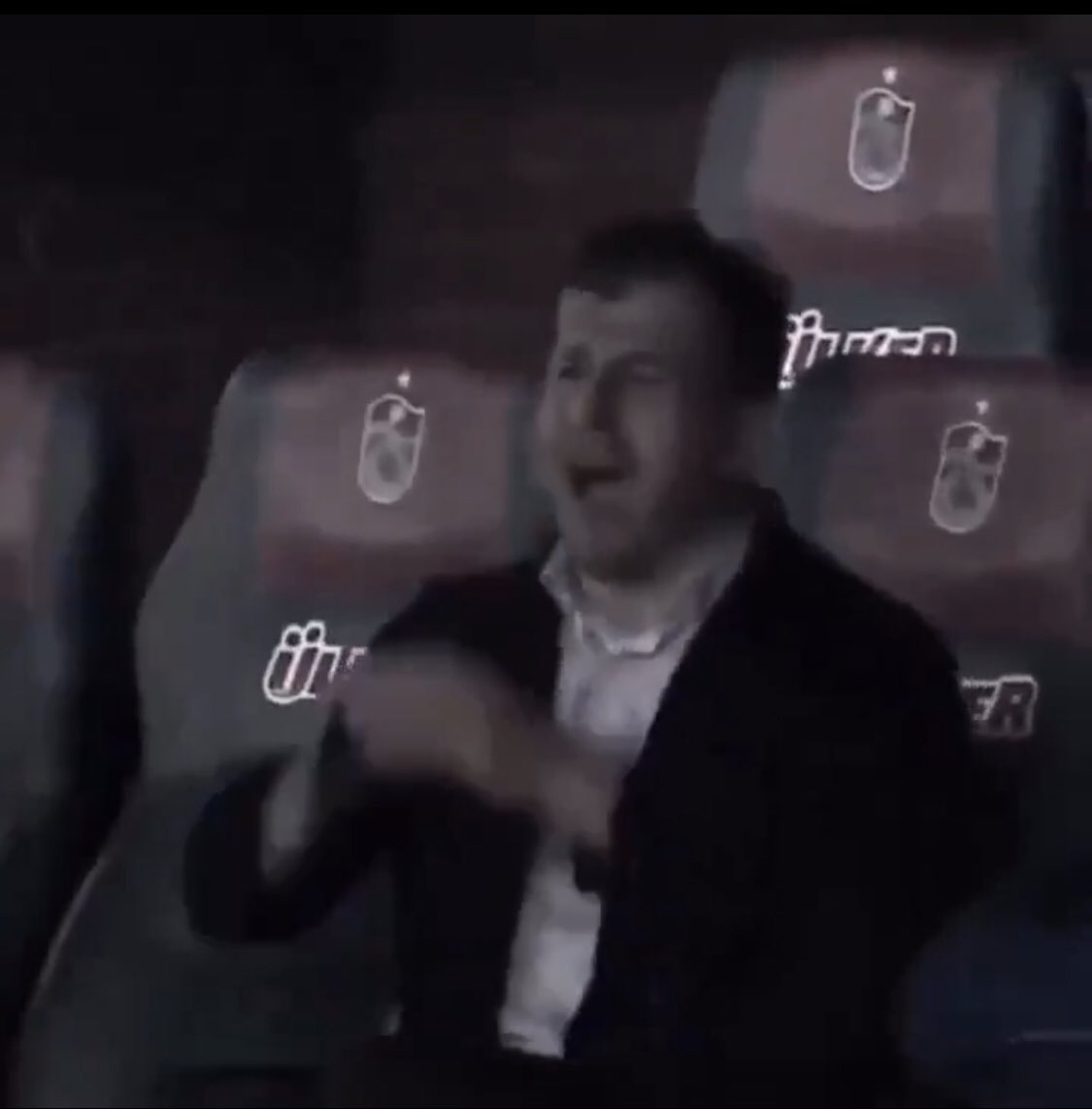 Derbide yenilirsek gs admini aslan beyin duran emmiyi vurduğu videoyu editlicek