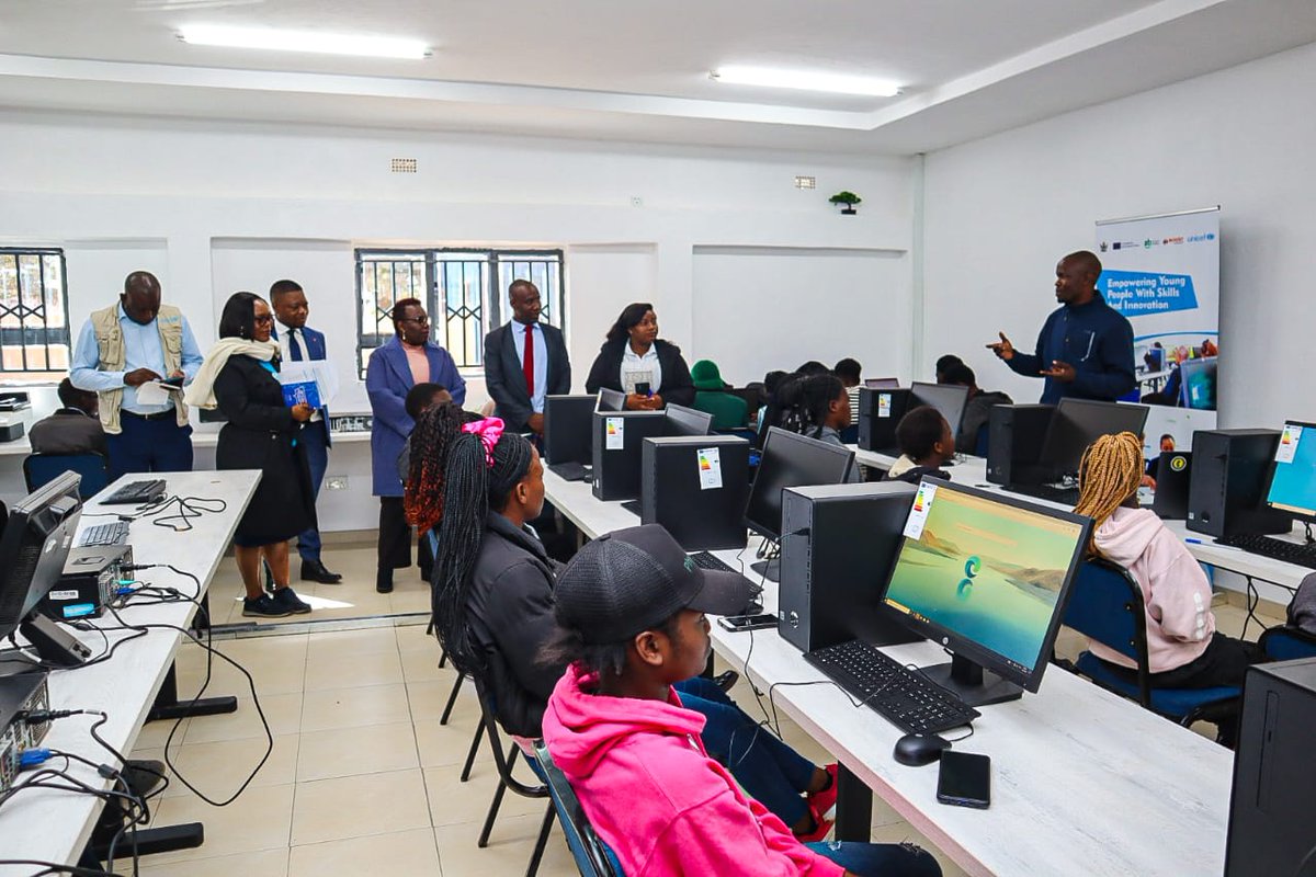 UNICEFZIMBABWE's tweet image. 🚀🚀A visit to the Ruwa Innovation Hub to get an appreciation of its impact. It is launchpad for 🇿🇼youth. By equipping them with digital, life & employability skills, we’re unlocking pathways to jobs, innovation & a brighter future. Great collaboration with Govt and partners.