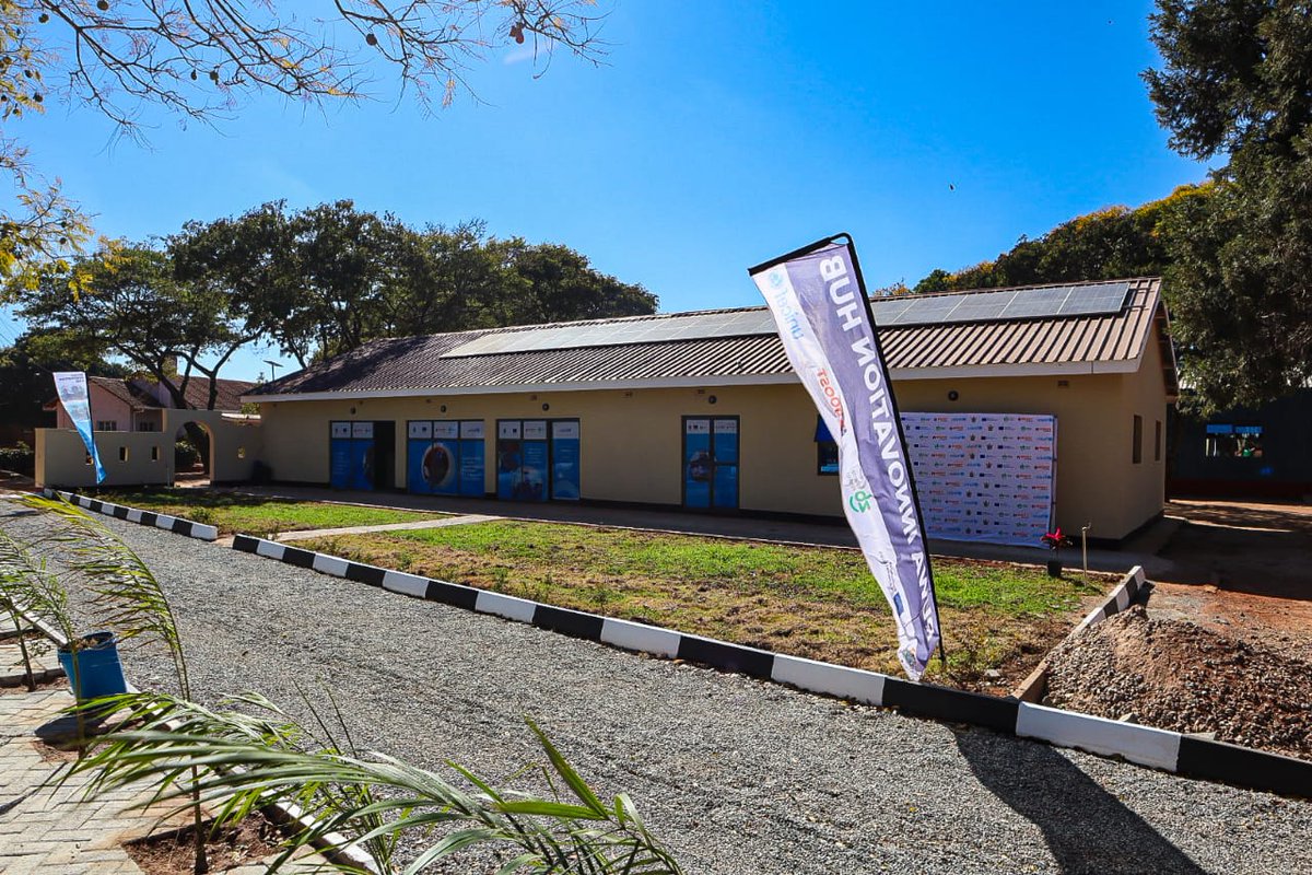 UNICEFZIMBABWE's tweet image. 🚀🚀A visit to the Ruwa Innovation Hub to get an appreciation of its impact. It is launchpad for 🇿🇼youth. By equipping them with digital, life & employability skills, we’re unlocking pathways to jobs, innovation & a brighter future. Great collaboration with Govt and partners.