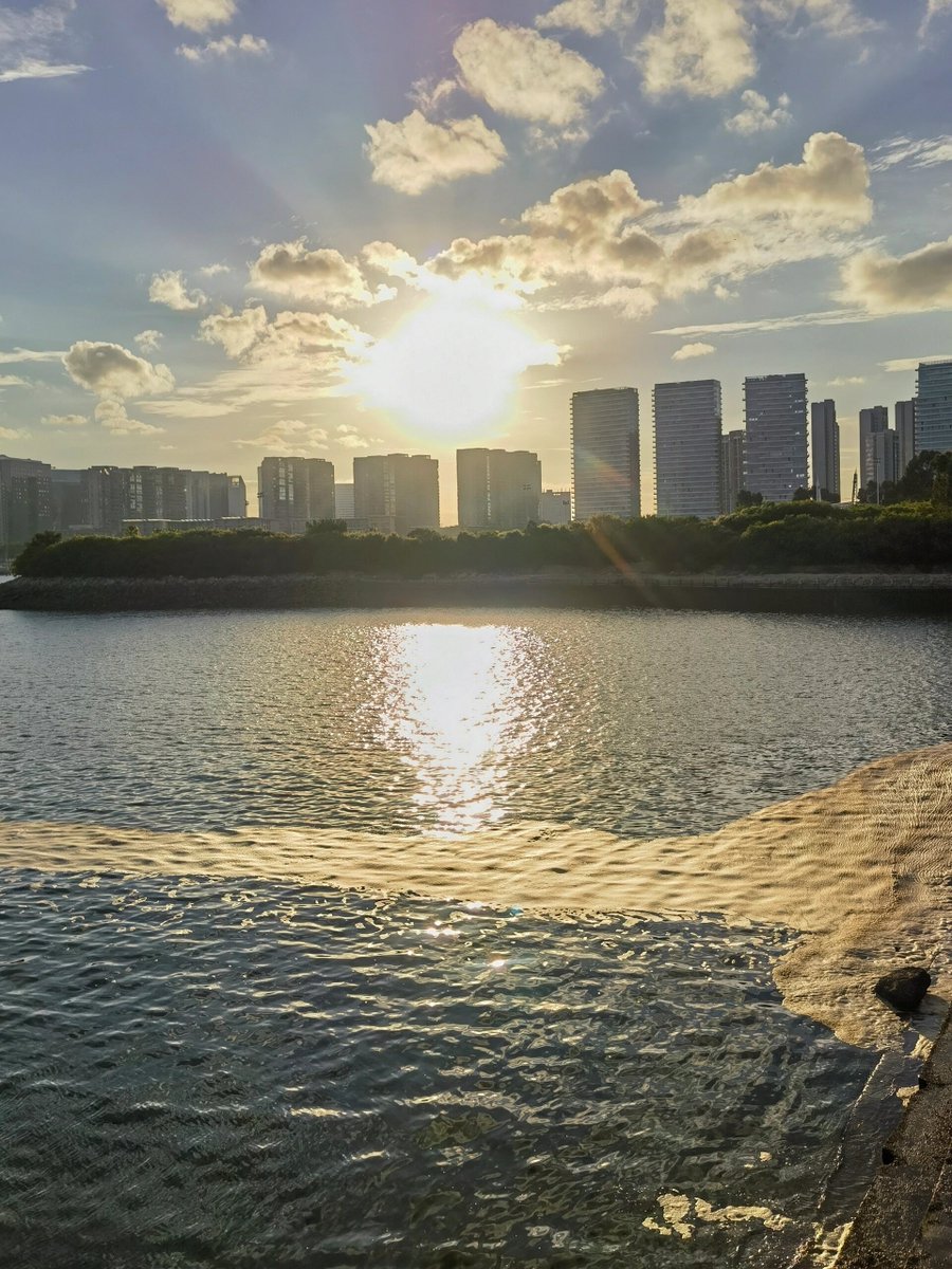 The seemingly calm day after day will definitely let you see the meaning of persistence one day.