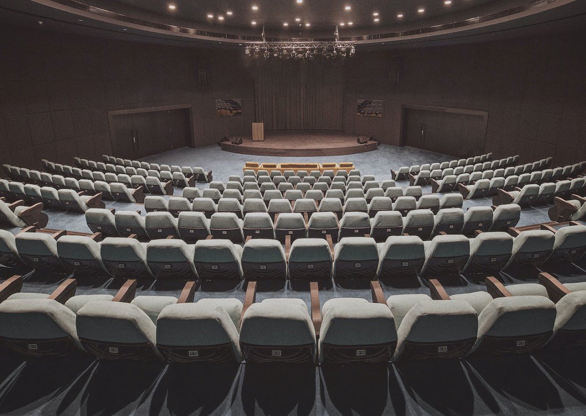 7 years ago in Dubai , I was trying to get a job  😅. It didn't really work out for me but this August I return to do my comedy show on the 23rd. We're meeting at the majestic Knowledge Park Theatre, limited seats so get your tickets early habibi👋. 
Visit thaslickpastor.com