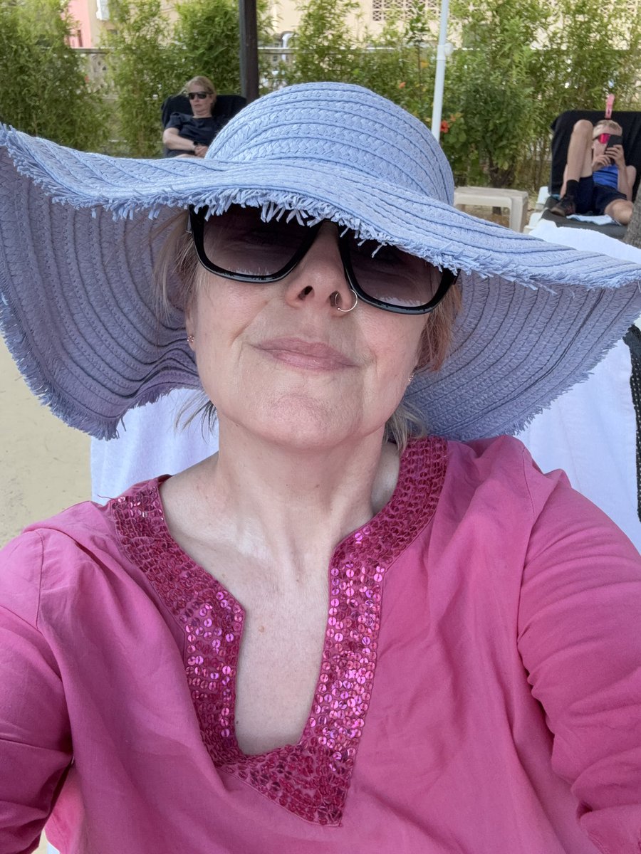 TVRadioPeg's tweet image. 4½ months ago I nearly nearly died. Since then: 5 months’ work in 3, not a single day off. Knackered.
Now finally on holiday. Sunbed, swimming, romcoms, & my fave round-the-world top. Still off the booze.
Digital detox for 10 days. See you on t’other side.