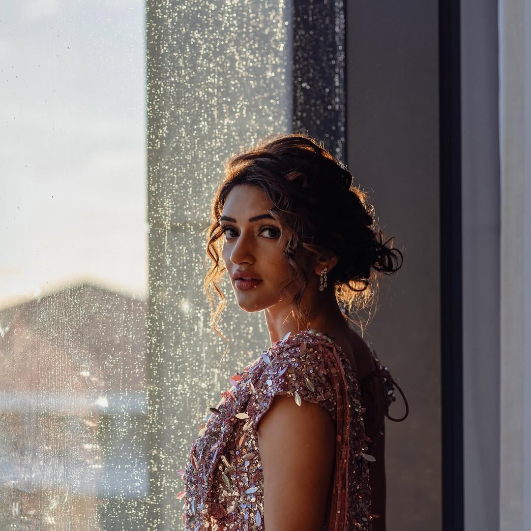 Sunlight, sequins, and <a href="/sreeleela14/">Sreeleela</a>  a perfect blend✨✨

#kannada #actress #mangokannada