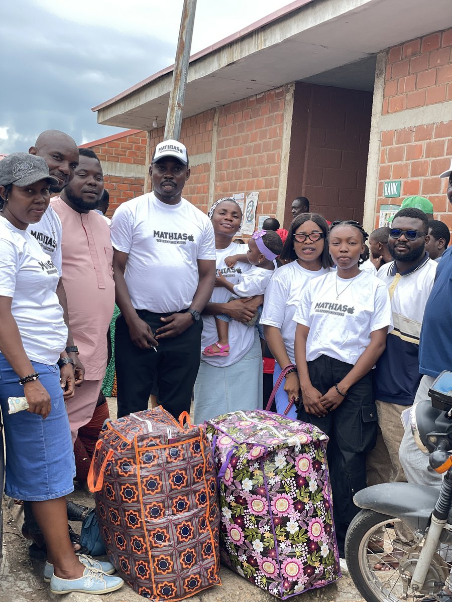 a_msughter's tweet image. I accompanied my friend Mathias Ogbu to visit to the IDP camp in Makurdi. To visit the victims of the Yelewata massacre in Benue. The thought these many people displaced still bothers me and I pray for peace to be restored to the area so the people return home. #benue