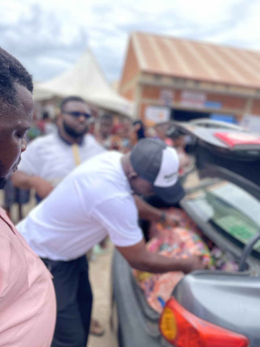 a_msughter's tweet image. I accompanied my friend Mathias Ogbu to visit to the IDP camp in Makurdi. To visit the victims of the Yelewata massacre in Benue. The thought these many people displaced still bothers me and I pray for peace to be restored to the area so the people return home. #benue