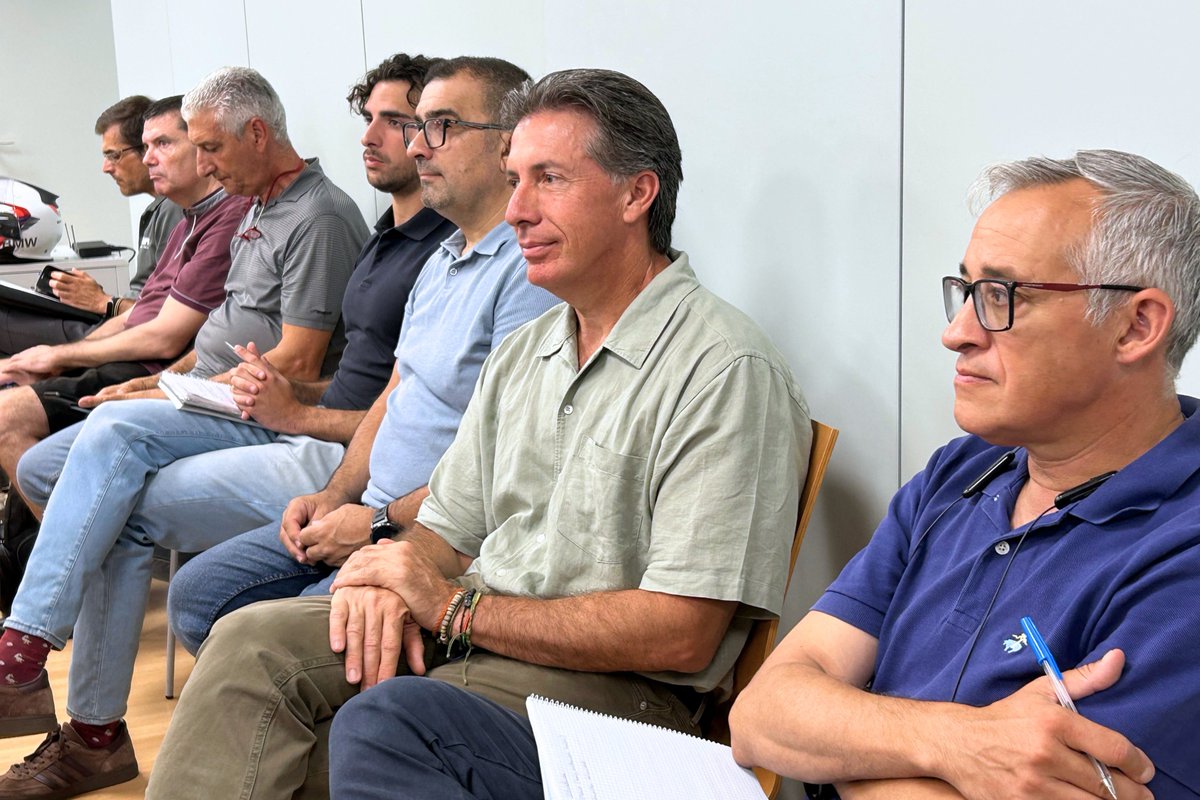 COGITI Balears (@cogitibalears) on Twitter photo Participamos en la constitución de la Comisión de Seguridad Industrial del <a href="/goib/">Govern de les Illes Balears</a>, un paso hacia un modelo más seguro, participativo y transparente.
Nuestro decano, secretario y vocal representaron al Colegio en este evento.
Juntos impulsamos el sector. 👷
#Balears #Ingeniería Participamos en la constitución de la Comisión de Seguridad Industrial del <a href="/goib/">Govern de les Illes Balears</a>, un paso hacia un modelo más seguro, participativo y transparente.
Nuestro decano, secretario y vocal representaron al Colegio en este evento.
Juntos impulsamos el sector. 👷
#Balears #Ingeniería