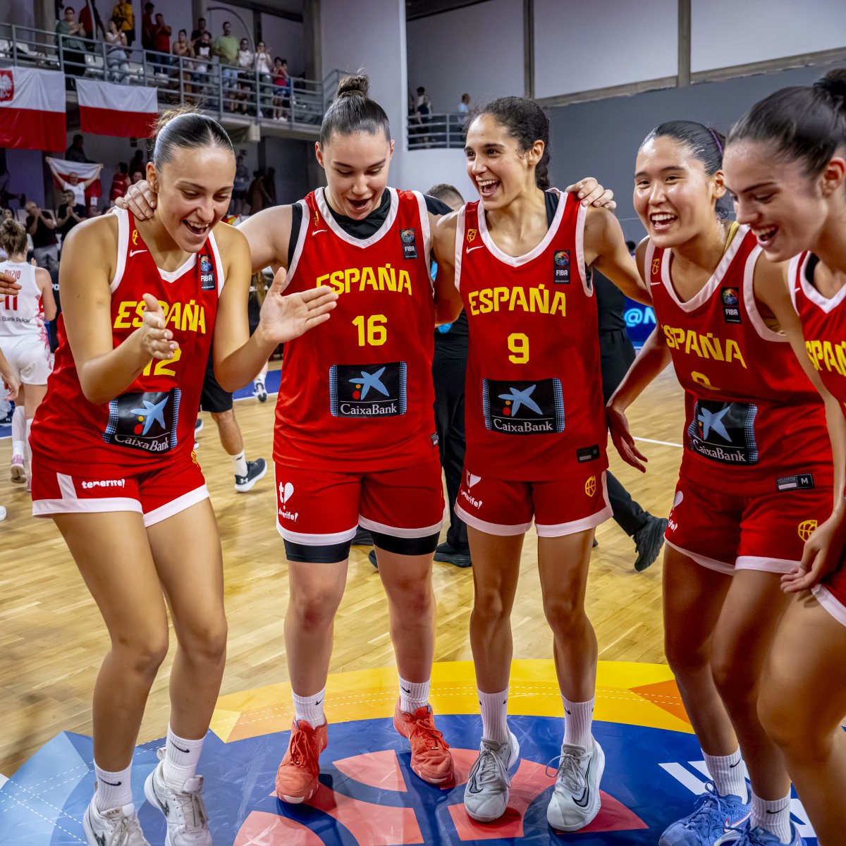 ¡Mireya Sanz y la #U18F ya están en octavos de final del Eurobasket!

Triunfo contundente contra Polonia (52-82) y ya esperan a Grecia 🔜

📊 7 puntos, 1 rebote y 1 asistencia

#ElLatidodeMendi #MendikoTaupada