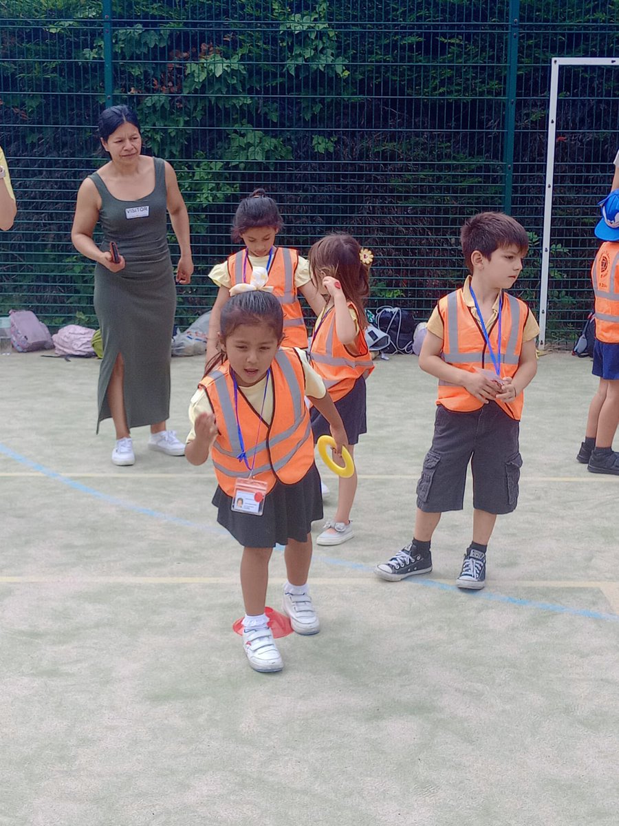 Instituto Español Vicente Cañada Blanch (@canada_blanch) on Twitter photo El 27 de junio, Infantil celebró sus propios Juegos Olímpicos en Emslie Horniman’s Park 🏅🌳
Risas, juegos, trabajo en equipo… ¡y hasta los papás corrieron! 🏃♂️🏃♀️
Cerramos el día jugando todos juntos. ¡Un día para recordar! ❤️
#DíaDelDeporte #InfantilEnMovimiento
<a href="/consejeriauk/">Consejería de Educación Reino Unido e Irlanda</a> El 27 de junio, Infantil celebró sus propios Juegos Olímpicos en Emslie Horniman’s Park 🏅🌳
Risas, juegos, trabajo en equipo… ¡y hasta los papás corrieron! 🏃♂️🏃♀️
Cerramos el día jugando todos juntos. ¡Un día para recordar! ❤️
#DíaDelDeporte #InfantilEnMovimiento
<a href="/consejeriauk/">Consejería de Educación Reino Unido e Irlanda</a>