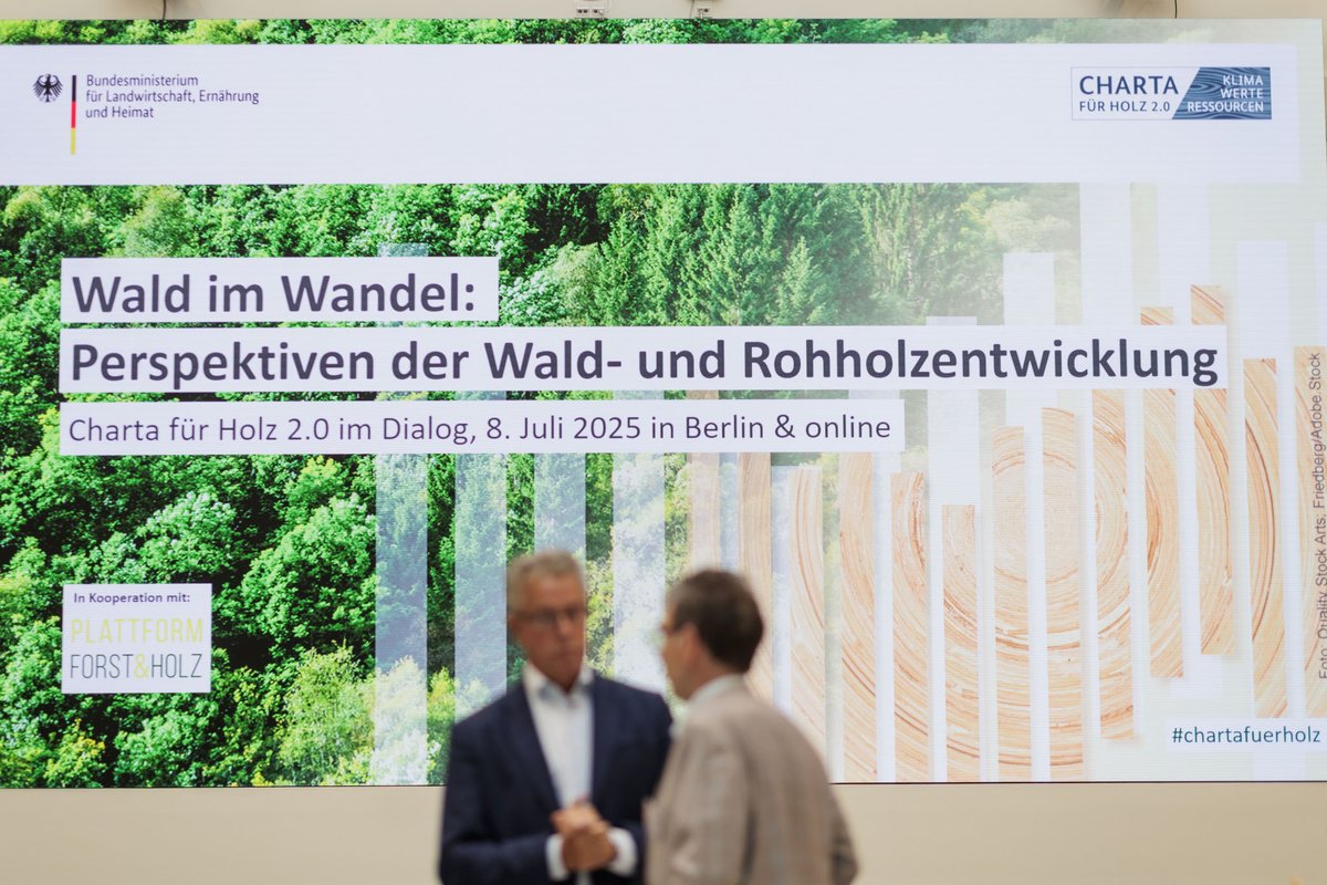 BMLEH_Bund's tweet photo. 🌳 „Wir brauchen mehr resiliente und produktive Mischwälder mit standortgerechten Baumarten – ohne das Nadelholz zu vergessen,“ so Parl. Staatssekretärin Martina Englhardt-Kopf auf der #ChartaFürHolz 2.0. Thema: Wald- und Rohholzentwicklung (#WEHAM). Mehr: https://t.co/C1rZDbYeDJ https://t.co/5Da7E2nJ4E