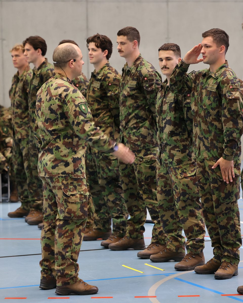 🫡Am letzten Freitag fand der Besuchstag der Spitzensport-RS in Magglingen statt – eine schöne Gelegenheit, einen Einblick in den Alltag der acht teilnehmenden Eishockeyspieler zu erhalten. 💪🏼

#SIHF #SpitzensportRS