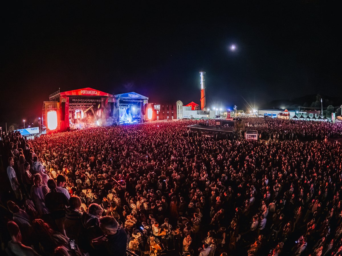 Riffmusic's tweet photo. Increíble lo de Melendi en PortAmérica.
¡Gracias a todos los que estuvisteis allí y os dejasteis la voz con nosotros! 🤘

Próximas paradas y entradas disponibles en https://t.co/WuF4jJNGcd https://t.co/TTQgQa61Wg