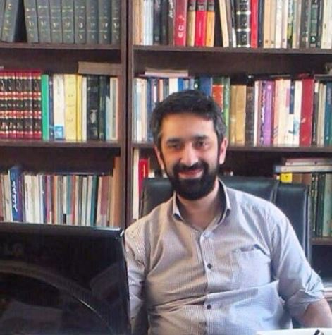 A_poormasood's tweet image. جناب آقای محمدمهدی طباطبایی معاون ارتباطات و اطلاع رسانی رئیس جمهور
حضرتعالی که تا قبل از این جایگاه تجربه رسانه ای جز انتشار ماهنامه و روزنامه نداشتید و فهم و شناخت درستی از مقوله تصویر ندارید
لحظه ای در این جایگاه بدون تخصص باشید ظلم به خود، مردم ایران و جایگاه ریاست جمهوری…