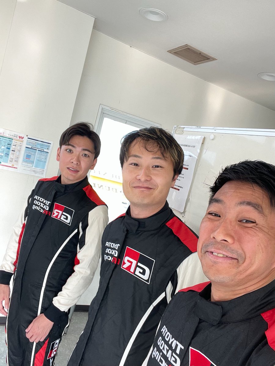 takuto_iguchi's tweet photo. GR DRIVING EXPERIENCE advance program!ヤマケン、誠太と3人で講師を担当しました👌
事故もなく、参加者の皆さんに楽しんで頂けたようで良かったです😊
スタッフの皆さん、参加者の皆さん、暑い中お疲れ様でした‼️
#GRDE https://t.co/qiKljKF3GP