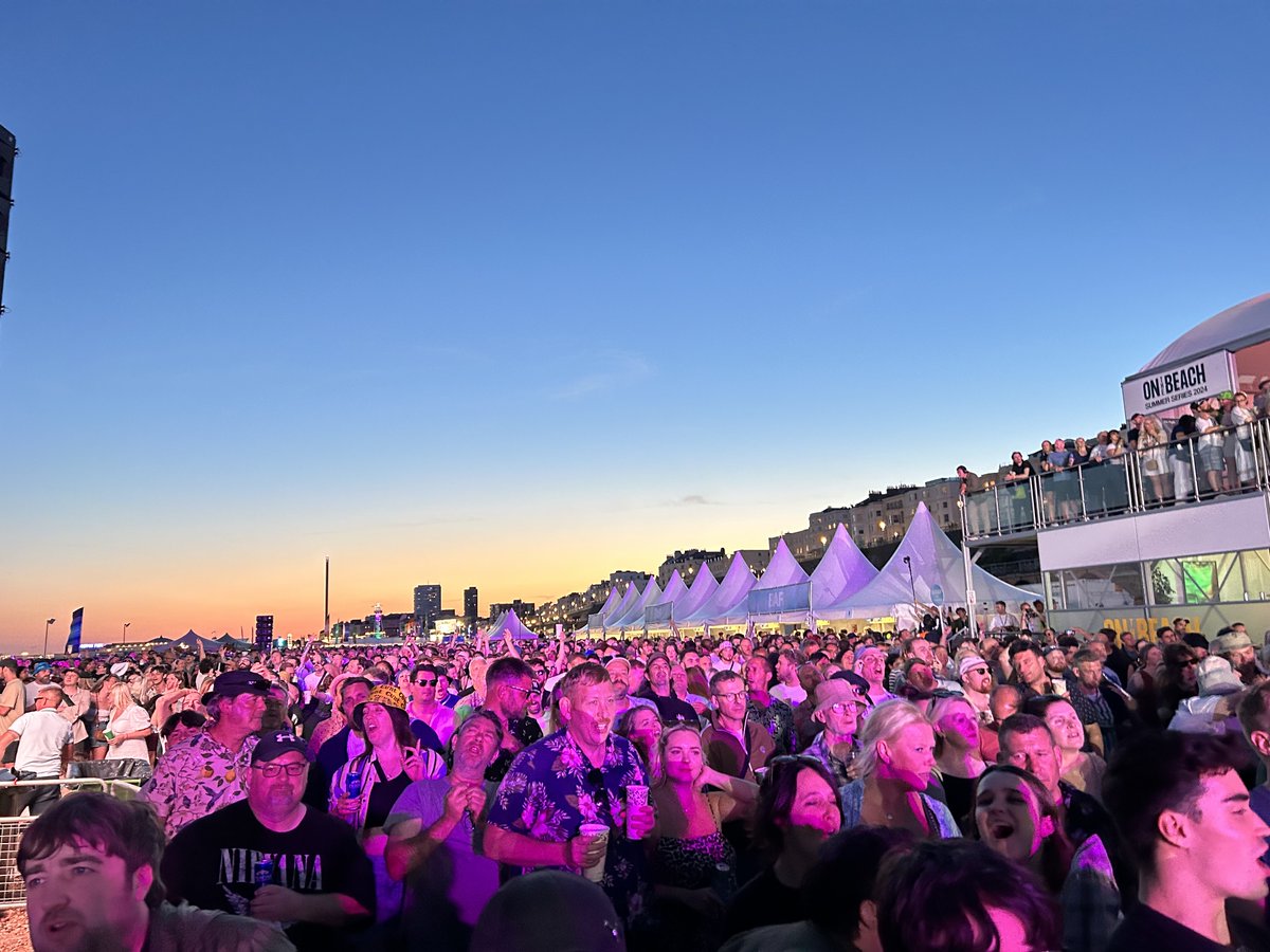 brightonalumni's tweet image. Two of the best things about our beloved city are the beach and our vibrant music culture – so it’s only right there’s a festival ‘On the Beach’ 🏖️

Here are a couple of snaps from The Libertines last summer☀️

What was your favourite gig/festival when you were studying with us?