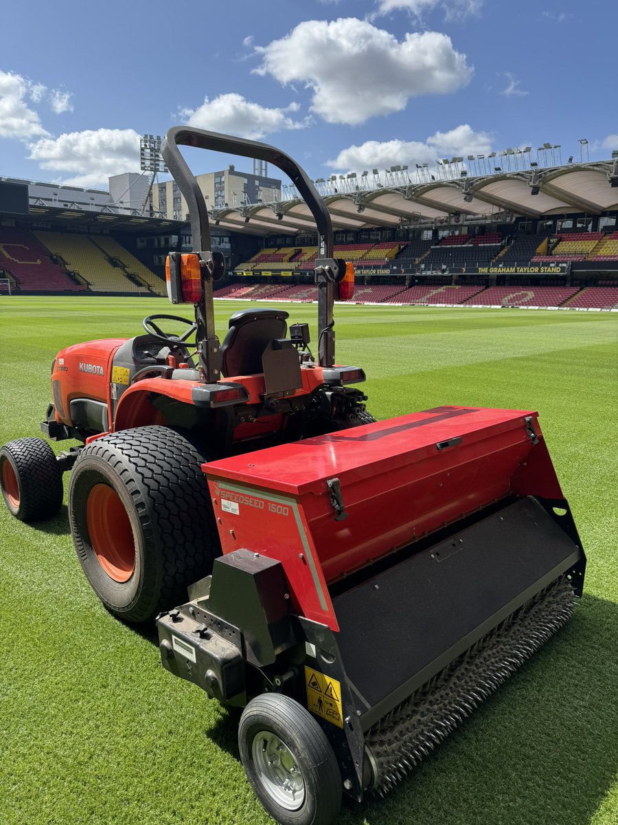 3 x verti cuts, 4 x uni rake, overseed with 1 additional cultivar, slow release nutrition today, corrective nutrition tomorrow then 20t sand and a slow Procore. Nearly football time 💪🏼