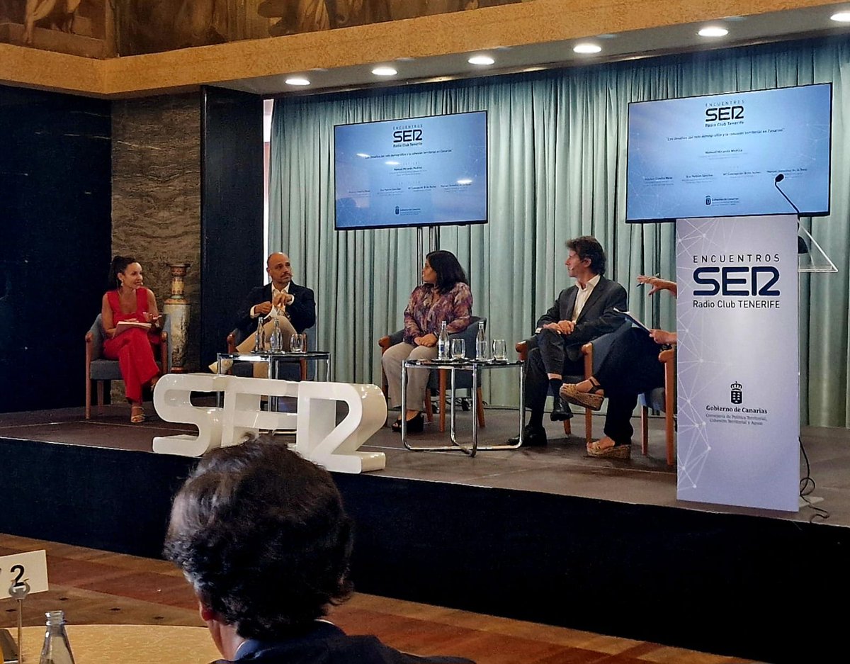 El  subdelegado del Gobierno en SCDT, Javier Plata, asiste al encuentro organizado por  Radio Club La Ser para debatir sobre el reto demográfico en Canarias.