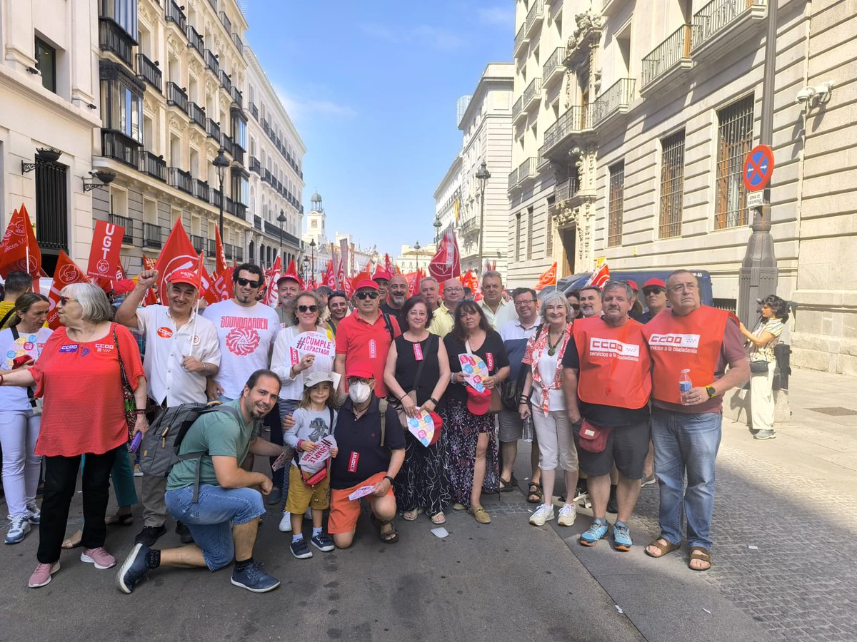 saamadrid's tweet photo. Es la hora⏰
#CumpleLoPactado

📌Clasificación profesional
📌Jornada 35 horas
📌Jubilación anticipada y parcial
📌Subida salarial 2025
Estamos frente al Ministerio de Hacienda (C/ Alcalá 5)
Delegados y delegadas del sector de la Administración Autonómica de Madrid https://t.co/bsVi5kfeAU