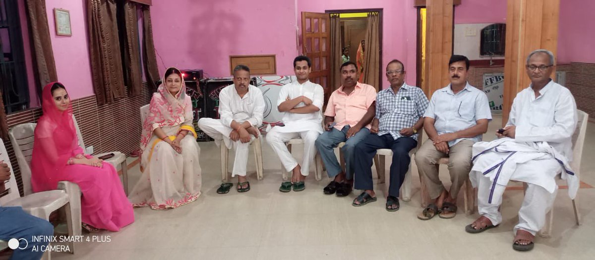 adwaitsgh's tweet image. कुर्सेला मेहर मिया टोला में मोहर्रम की प्रदर्शन और शाम को अपने परिवार के अभिन्न अंग केदार भैया के पोती के अन्नप्राशन में शिरकत करने का सौभाग्य प्राप्त हुआ।